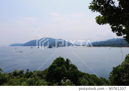 從福井縣大井區高濱町城山公園的天王山展望台看若狹灣和日本海的風景 90761207