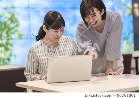 Women's casual business image 90761861