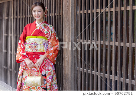 和服形狀的女人 90762791