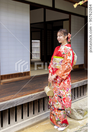 Old folk house and woman in kimono 90762864