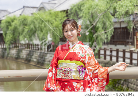 A woman in kimono shape A woman in kimono shape 90762942