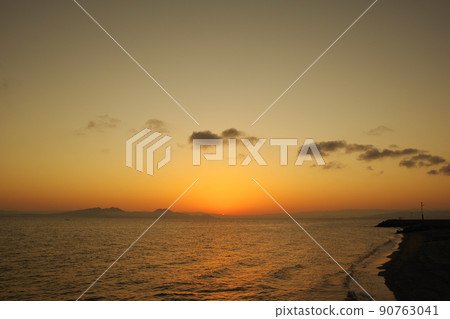 The sight of the Ariake Sea and the rising sun The sight of the Ariake Sea and the rising sun 90763041