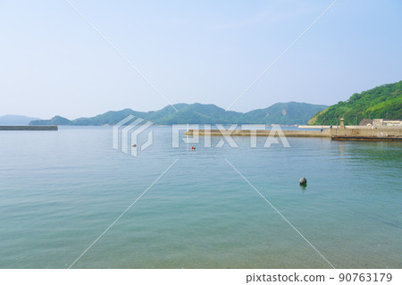 Kitagi Island, the largest island in the Kasaoka Islands, a port in the Kusunoki district in early summer, Kasaoka City, Okayama Prefecture Kitagi Island, the largest island in the Kasaoka Islands, a port in the Kusunoki district in early summer, Kasaoka City, Okayama Prefecture 90763179