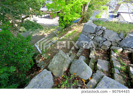 Stone wall and view of Wakasa Obama Castle 90764485