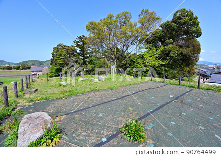 Stone wall and view of Wakasa Obama Castle 90764499