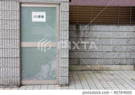 Garbage storage in condominiums and houses Garbage storage in condominiums and houses 90764600