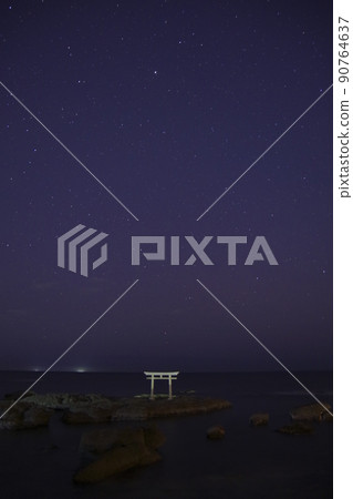 鳥居,大海,星星 鳥居,大海,星星 90764637