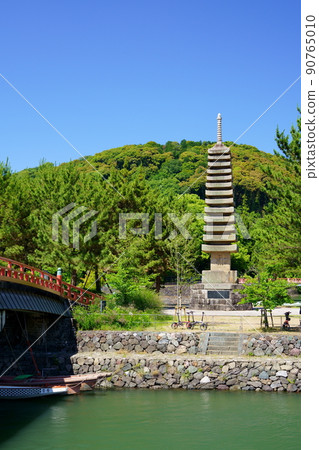 Kisen Bridge and 13-storied Stone Pagoda in Kyoto, Uji, and Uji Park Kisen Bridge and 13-storied Stone Pagoda in Kyoto, Uji, and Uji Park 90765010