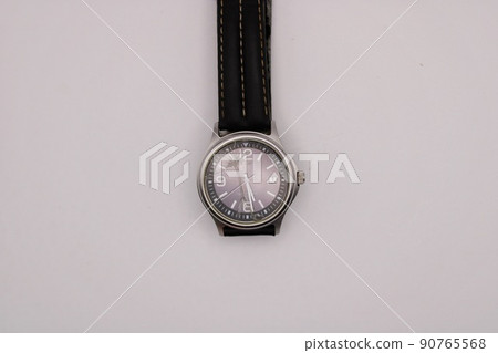 Cracked wristwatch Cracked wristwatch 90765568