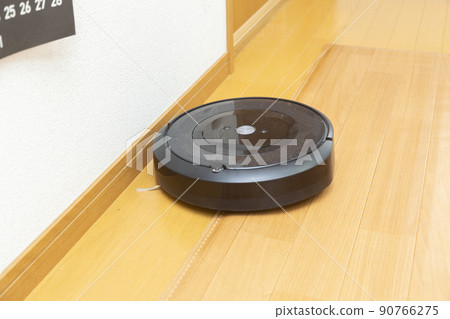 清潔房間的機器人吸塵器 90766275