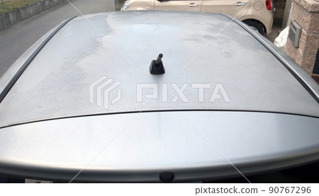 Deterioration / fading of car roof paint Deterioration / fading of car roof paint 90767296