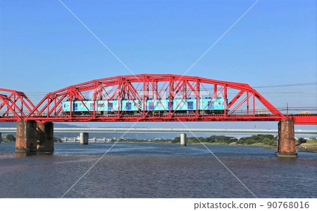 穿越改建的南海電鐵紀之川大橋的祝賀列車“Kai” 90768016