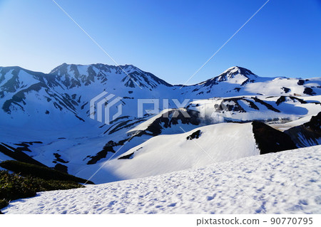 Tateyama May: Oyama seen from the mountain trail to Okudainichidake 90770795