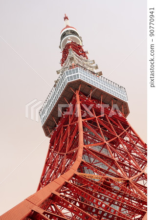 以黃昏天空為背景的東京塔 以黃昏天空為背景的東京塔 90770941