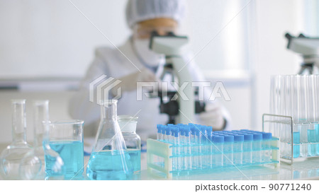 Researcher microscope Researcher microscope 90771240