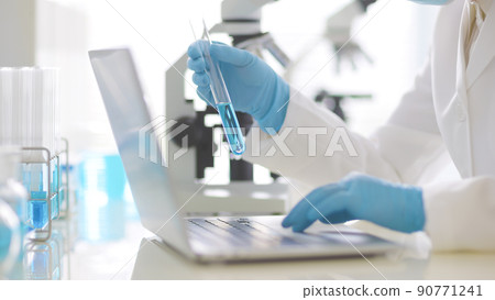 researcher  90771241