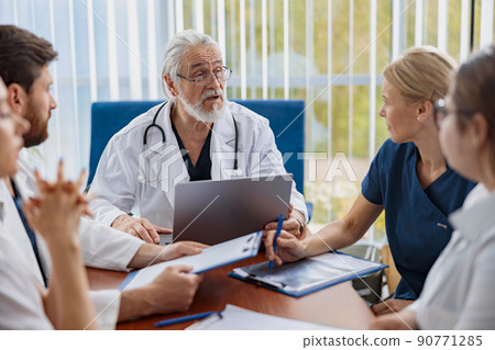 Successful medical doctors are discussing diagnosis during the conference 90771285