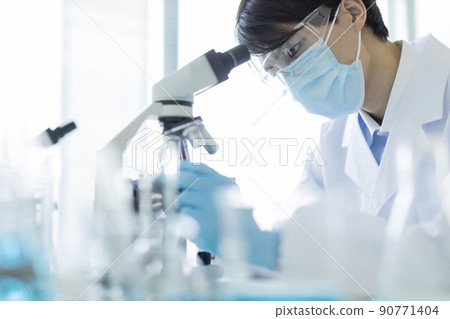 Researcher microscope Researcher microscope 90771404