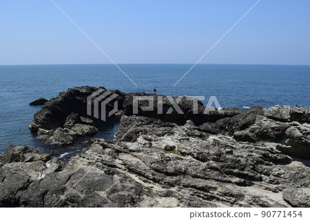 Rock landscape on the Yunohama coast 90771454
