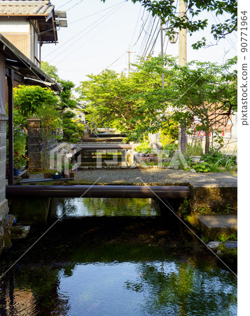 流經鮫街宿的地藏川風景 90771964