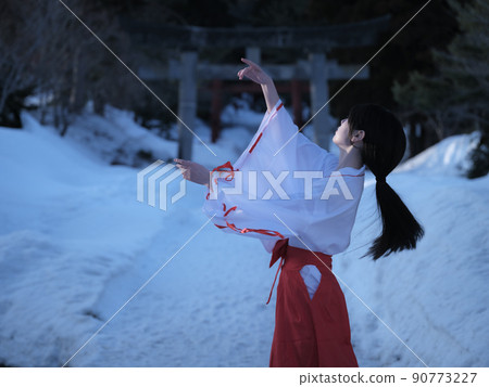 冬天月夜舞神靈的算命先生 90773227