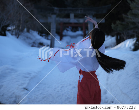 冬天月夜舞神靈的算命先生 90773228