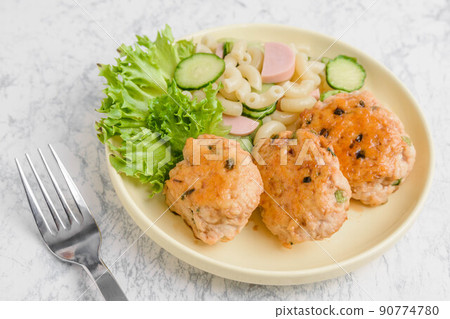 照燒雞肉餃子 照燒雞肉餃子 90774780