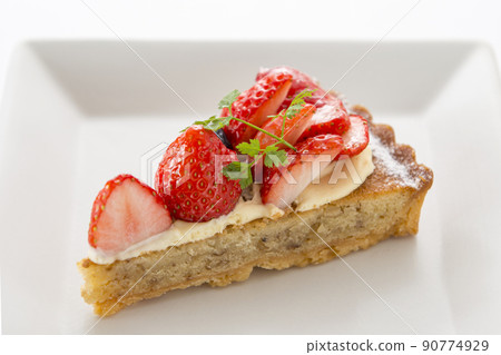 Strawberry tart 90774929