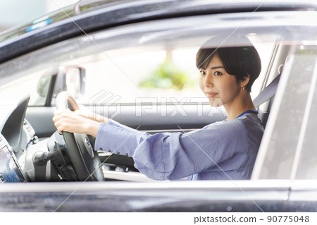 駕駛女性汽車汽車 駕駛女性汽車汽車 90775048