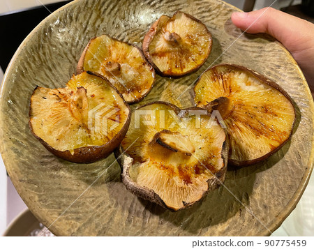 Grilled thick shiitake mushrooms Grilled thick shiitake mushrooms 90775459