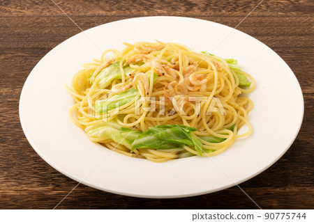 櫻花蝦和捲心菜 peperoncino 櫻花蝦和捲心菜 peperoncino 90775744