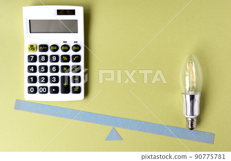 Comparison of electricity charges represented by a calculator and a light bulb Comparison of electricity charges represented by a calculator and a light bulb 90775781