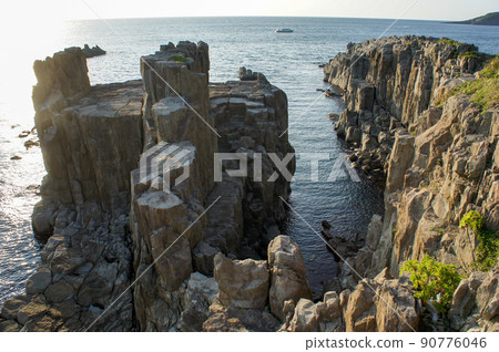 Tojinbo's beautiful columnar joint cliff 90776046