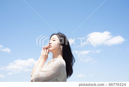 天空和女人 天空和女人 90776324