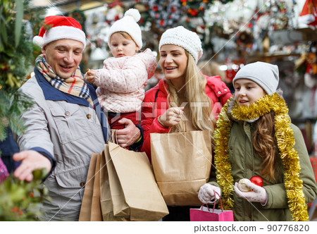 Parents and daughters at Christmas fair 90776820