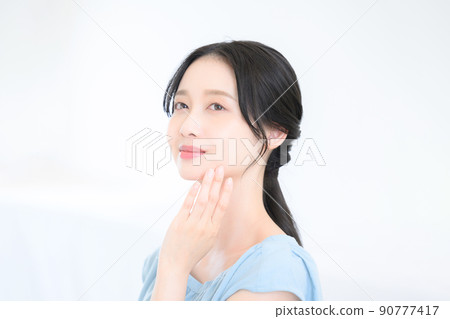 Women who care about their skin Women who care about their skin 90777417
