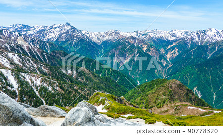 Climbing Mt. Tsubakuro in early summer (viewing Mt. Yarigatake, Mt. Kasagatake, Mt. Sugoroku, and Mt. Washiba from the ridgeline of Mt. Climbing Mt. Tsubakuro in early summer (viewing Mt. Yarigatake, Mt. Kasagatake, Mt. Sugoroku, and Mt. Washiba from the ridgeline of Mt. 90778320