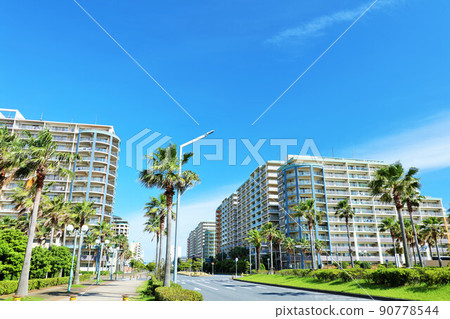 Summer blue sky and city resort condominium 90778544