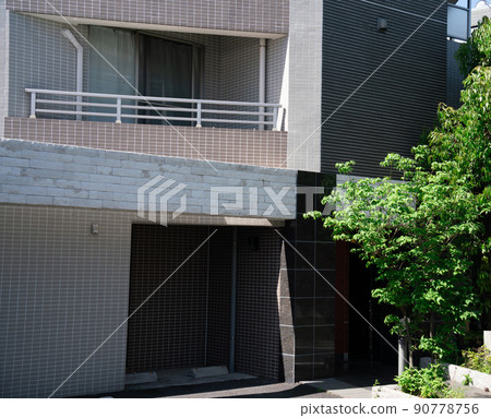 Residential condominium entrance image Residential condominium entrance image 90778756