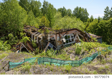 Toya Nishiyama foot crater (destroyed candy factory) 90779074