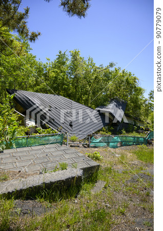 Toya Nishiyama foot crater (destroyed house) 90779079