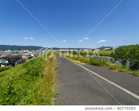 陽光明媚的南河內自行車道風景 90779305