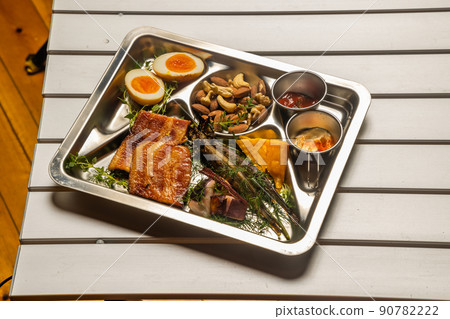 露營地自製煙熏食物 () 露營地自製煙熏食物 () 90782222