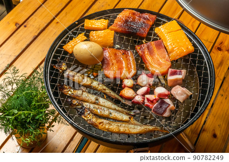 露營地自製煙熏食物 () 90782249
