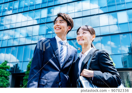 業務年輕銷售 90782336