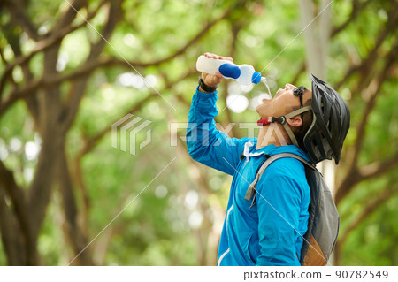 Thirsty Cyclist Drinking Fresh Water 90782549