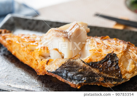 Loosened red fish up Loosened red fish up 90783354