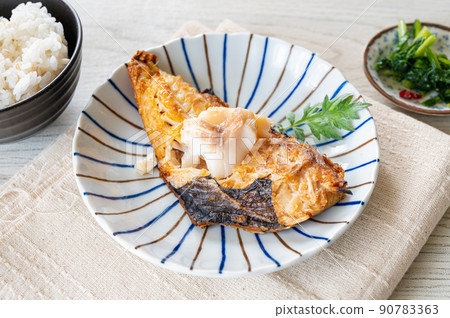 Grilled fish red fish and rice cake rice Grilled fish red fish and rice cake rice 90783363