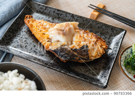 Grilled fish red fish and rice cake rice 90783366