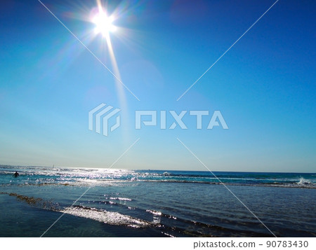 耀眼的陽光和大海 耀眼的陽光和大海 90783430
